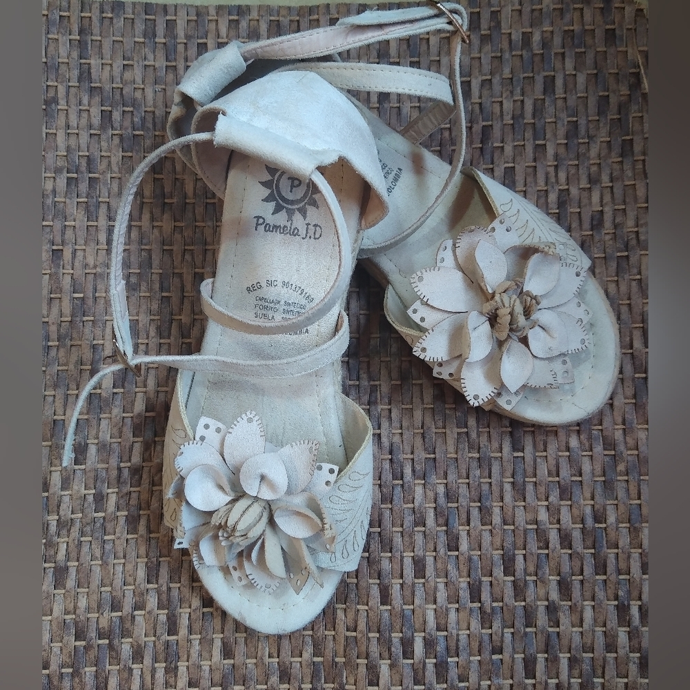 Colombian Sandals,size 7 , Beige